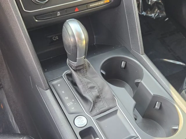 Used 2019 Black Volkswagen 3.6L V6 SE image 30
