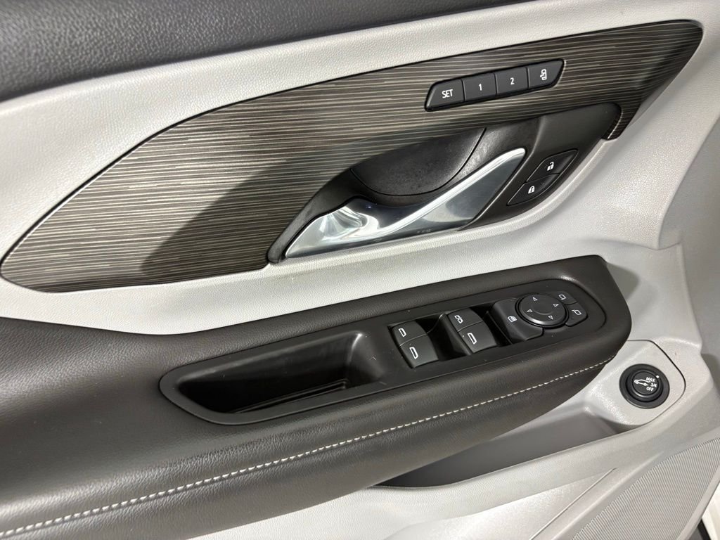 Used 2024 White GMC SLT image 23