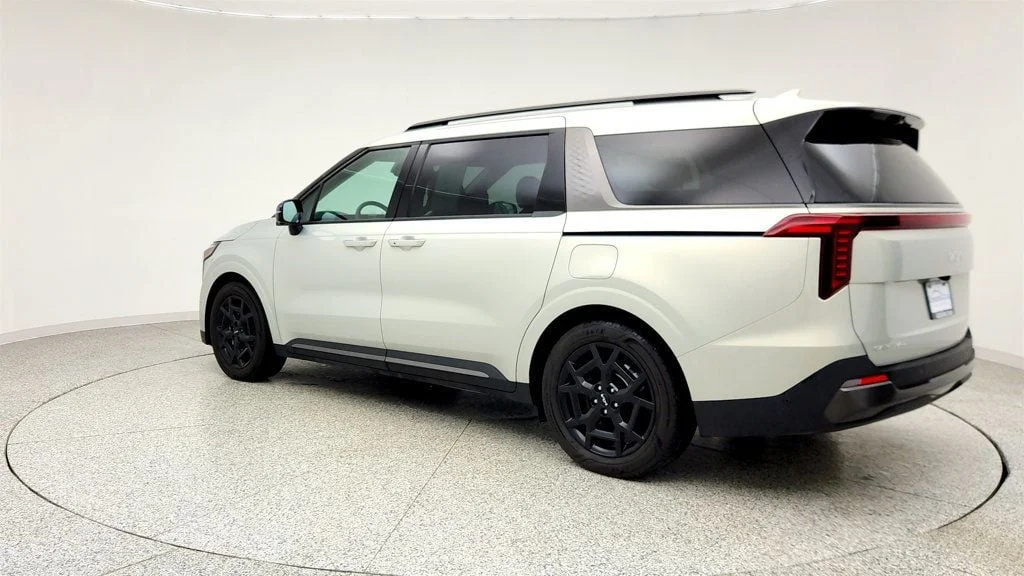 Used 2025 Ivory Silver Kia SX Prestige w/ Dual Rear Entertainment & VIP 2nd Row Seats image 7