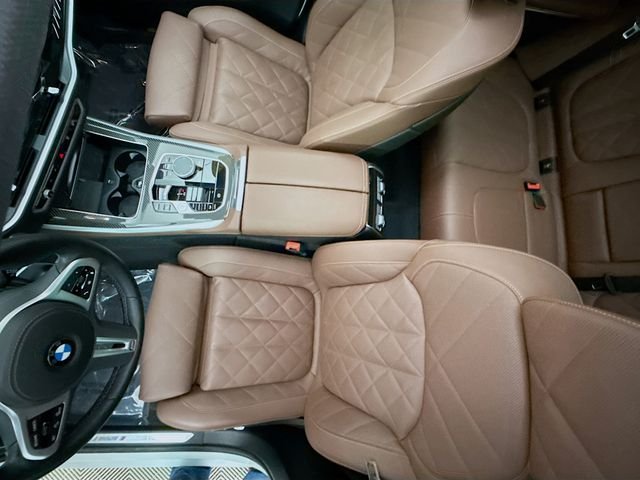 Used 2026 White Metallic BMW M60i image 23