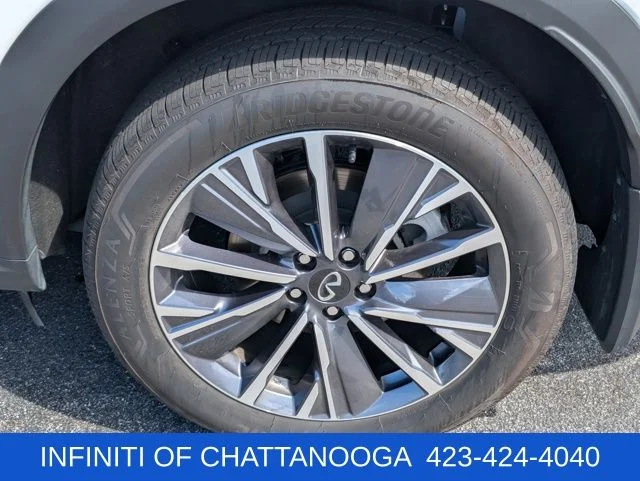 Certified Used 2026 White INFINITI LUXE image 33