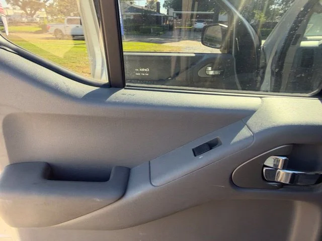 Used 2010 Silver Nissan SE image 23