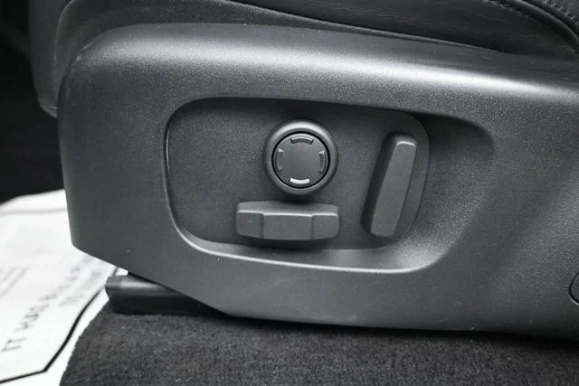 Used 2022 Black Land Rover HSE Silver Edition image 20