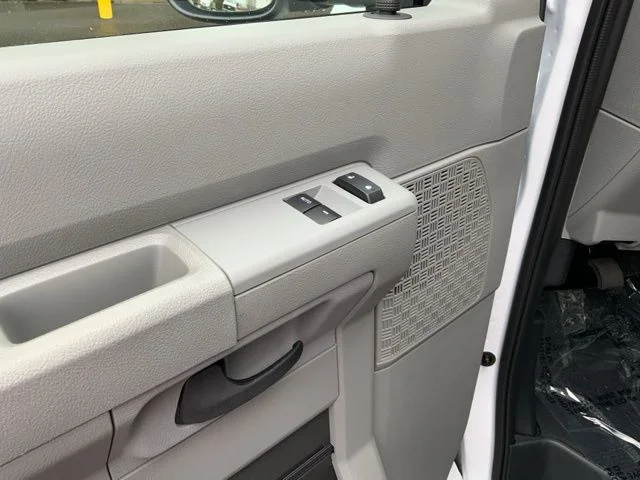 2025 Ford E-Series Cutaway Base - Photo 17