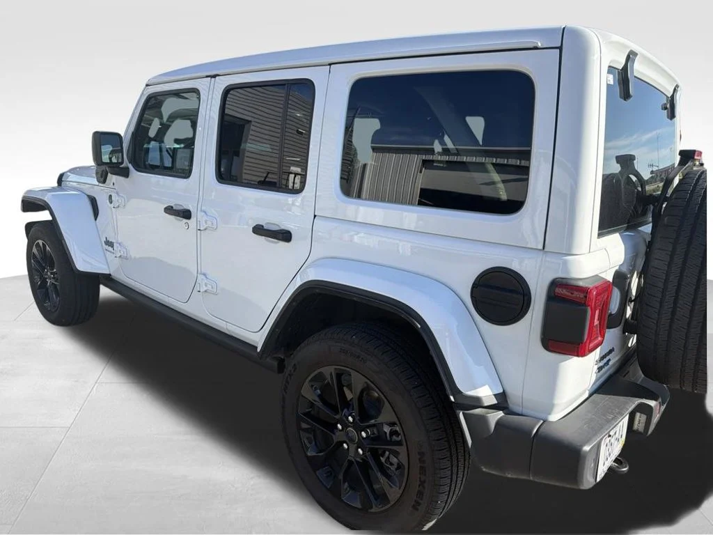 Used 2025 White Jeep Sahara 4xe image 32