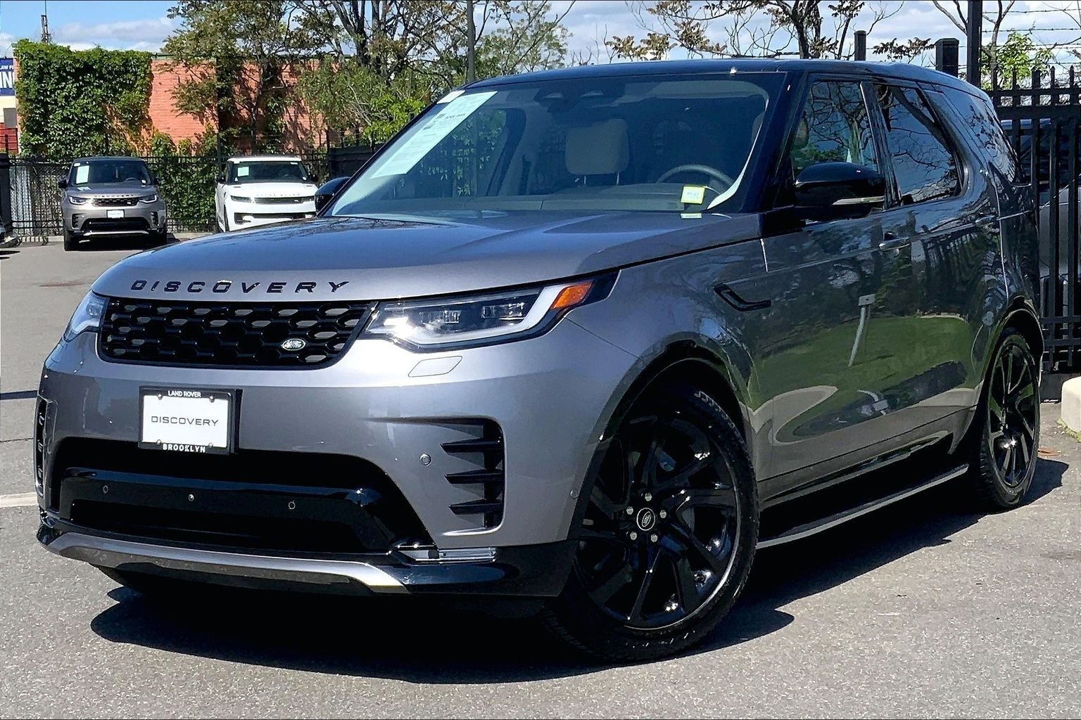 2025 Land Rover Discovery P300 Dynamic SE's photo