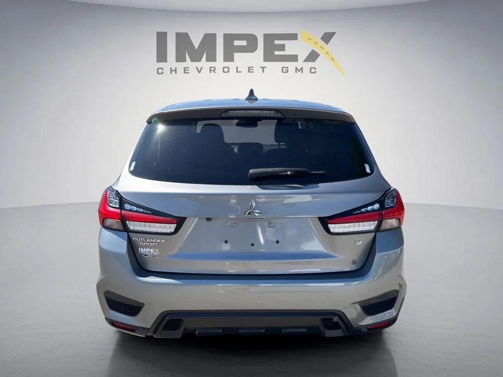 Used 2022  Mitsubishi 2.0 SE image 4