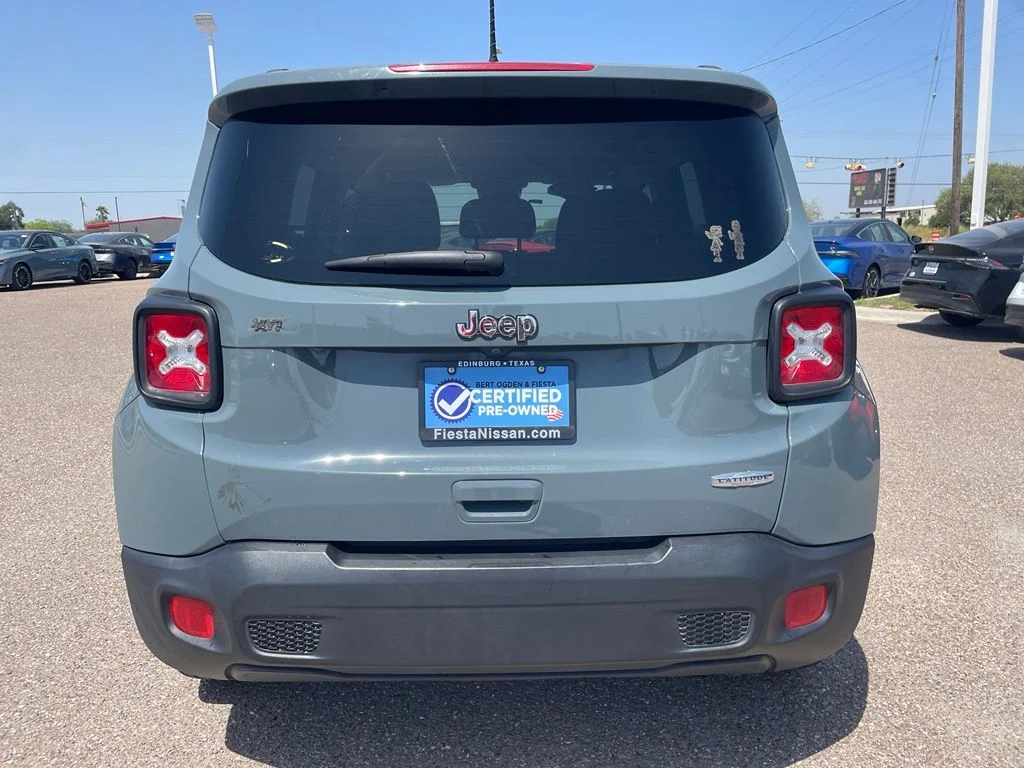 Used 2018 Gray Jeep Latitude image 6