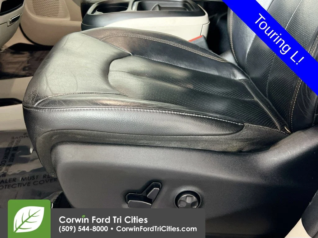 Used 2020 Bright White Clearcoat Chrysler Touring L image 23
