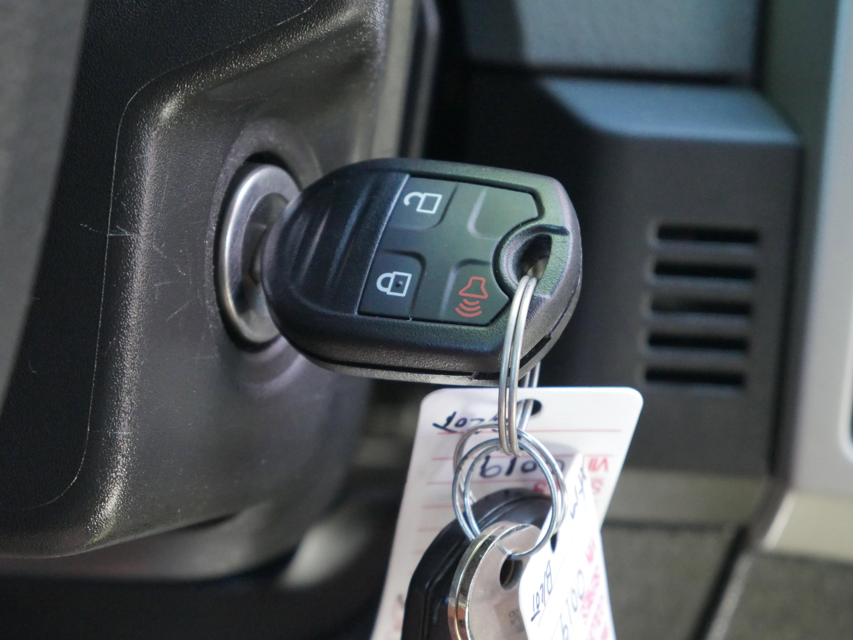 Used 2011 Dark Blue Pearl Metallic Ford XLT image 8