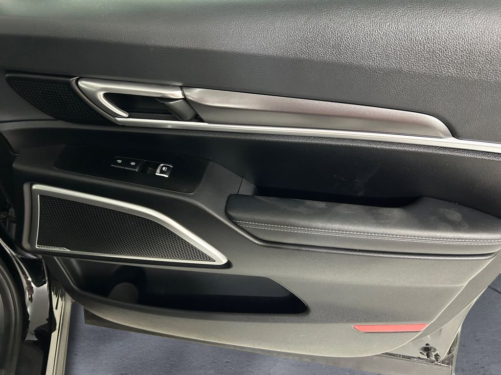 Used 2023 Black Kia S image 15