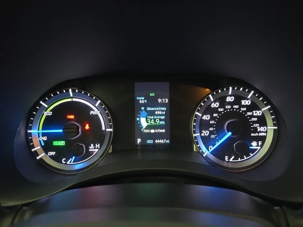 Used 2020  Toyota LE image 21
