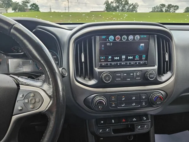 Used 2018 BLACK Chevrolet 4WD Z71 image 17