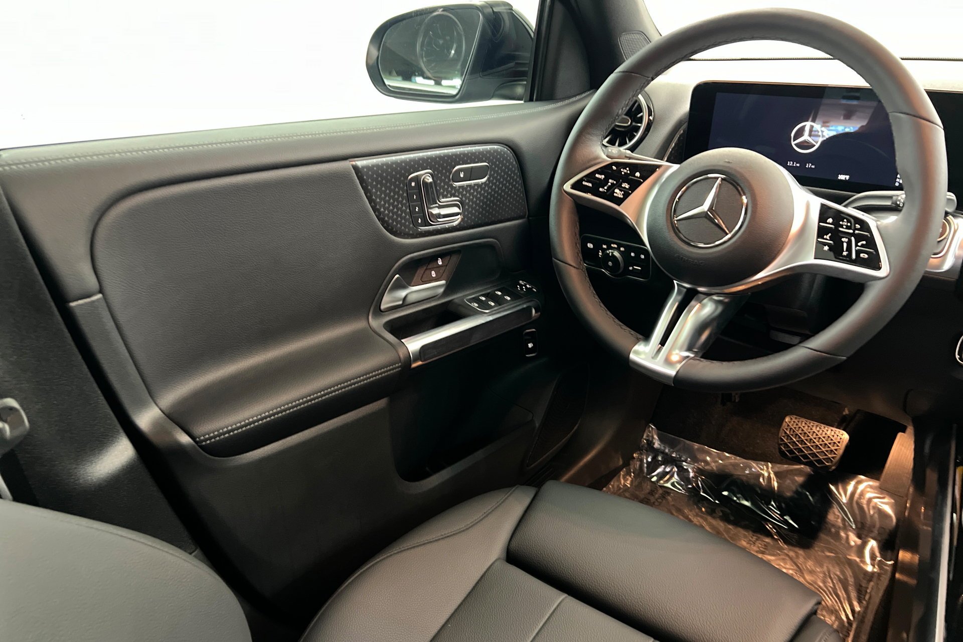 New 2026 Night Black Mercedes-Benz GLB 250 image 37