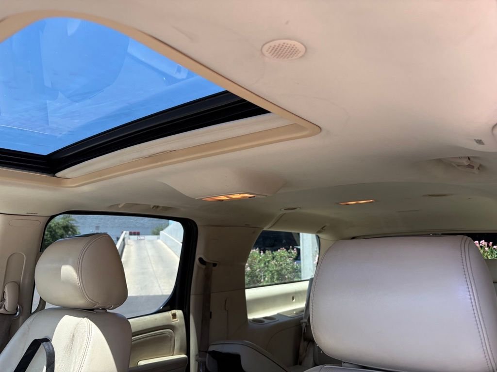 Used 2007 Black Cadillac Base image 10