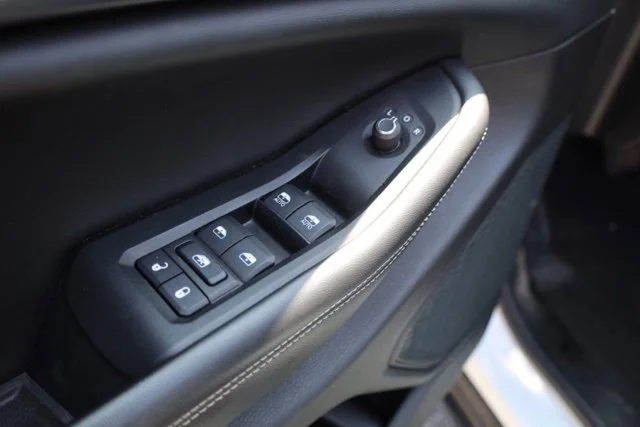 Used 2023 White Jeep Laredo image 23