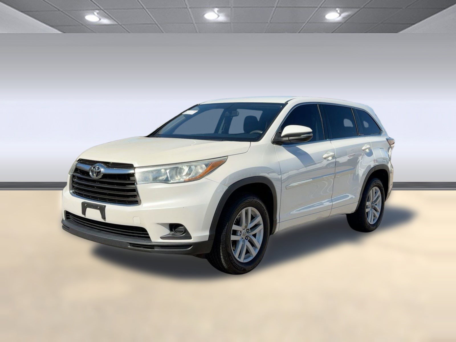 Used 2015 Toyota Highlander LE with VIN 5TDZARFHXFS014421 for sale in Mount Pleasant, TX