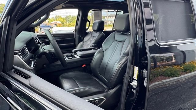 Used 2024 Diamond Black Crystal Pearlcoat Jeep Base image 15