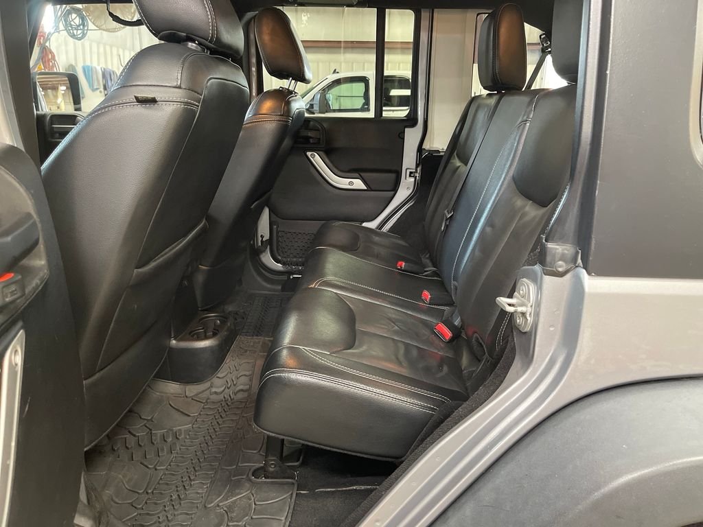 Used 2015 Silver Jeep Unlimited Rubicon image 21