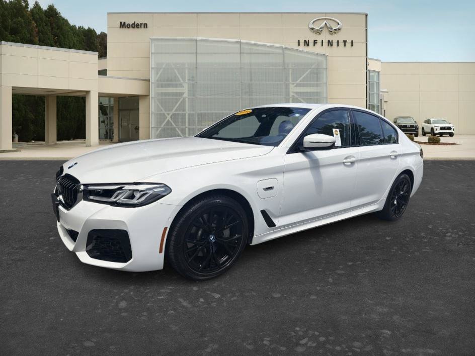 Used 2023 Alpine White BMW 530e xDrive image 1