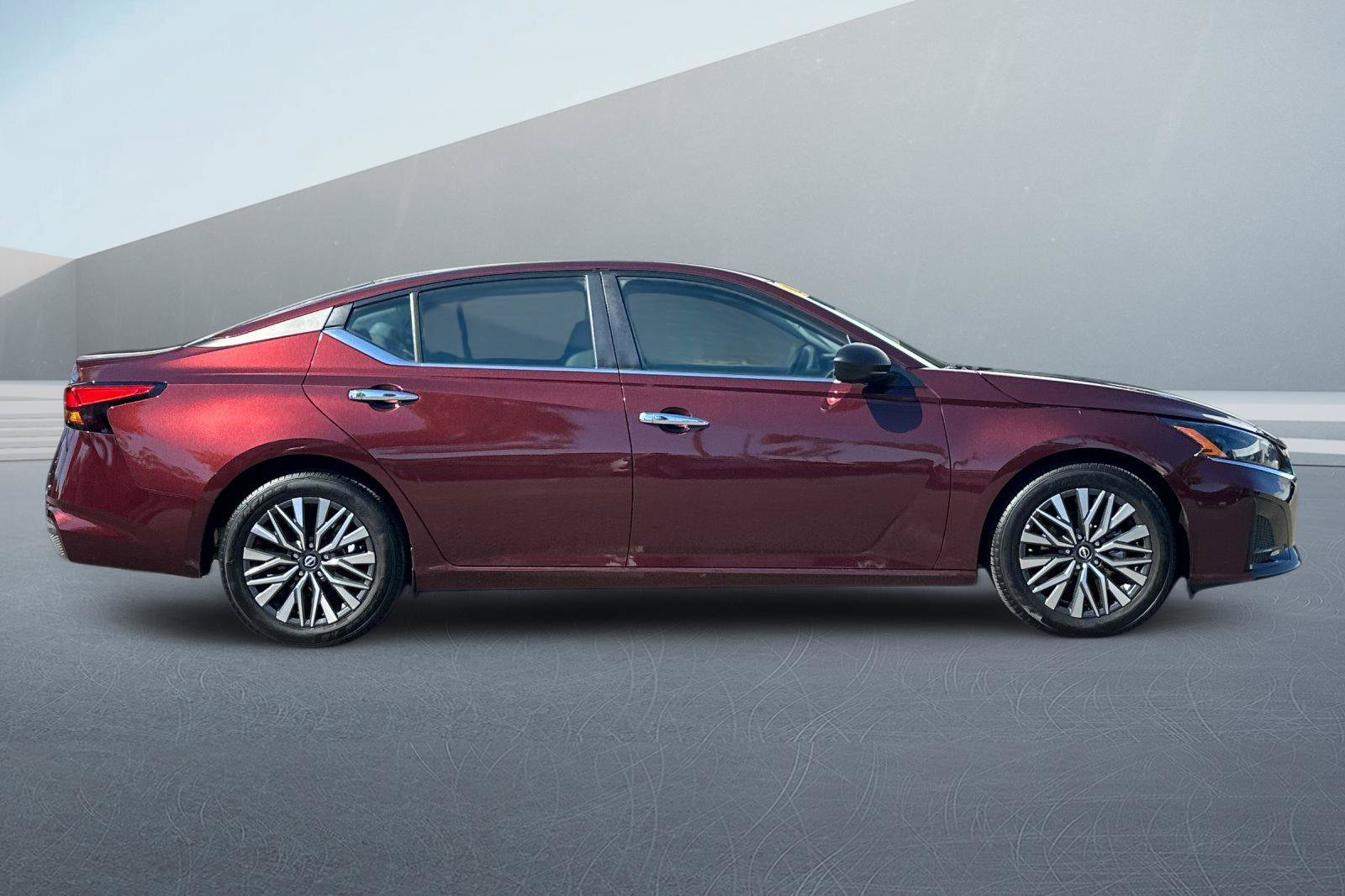 Used 2025  Nissan 2.5 SV image 3