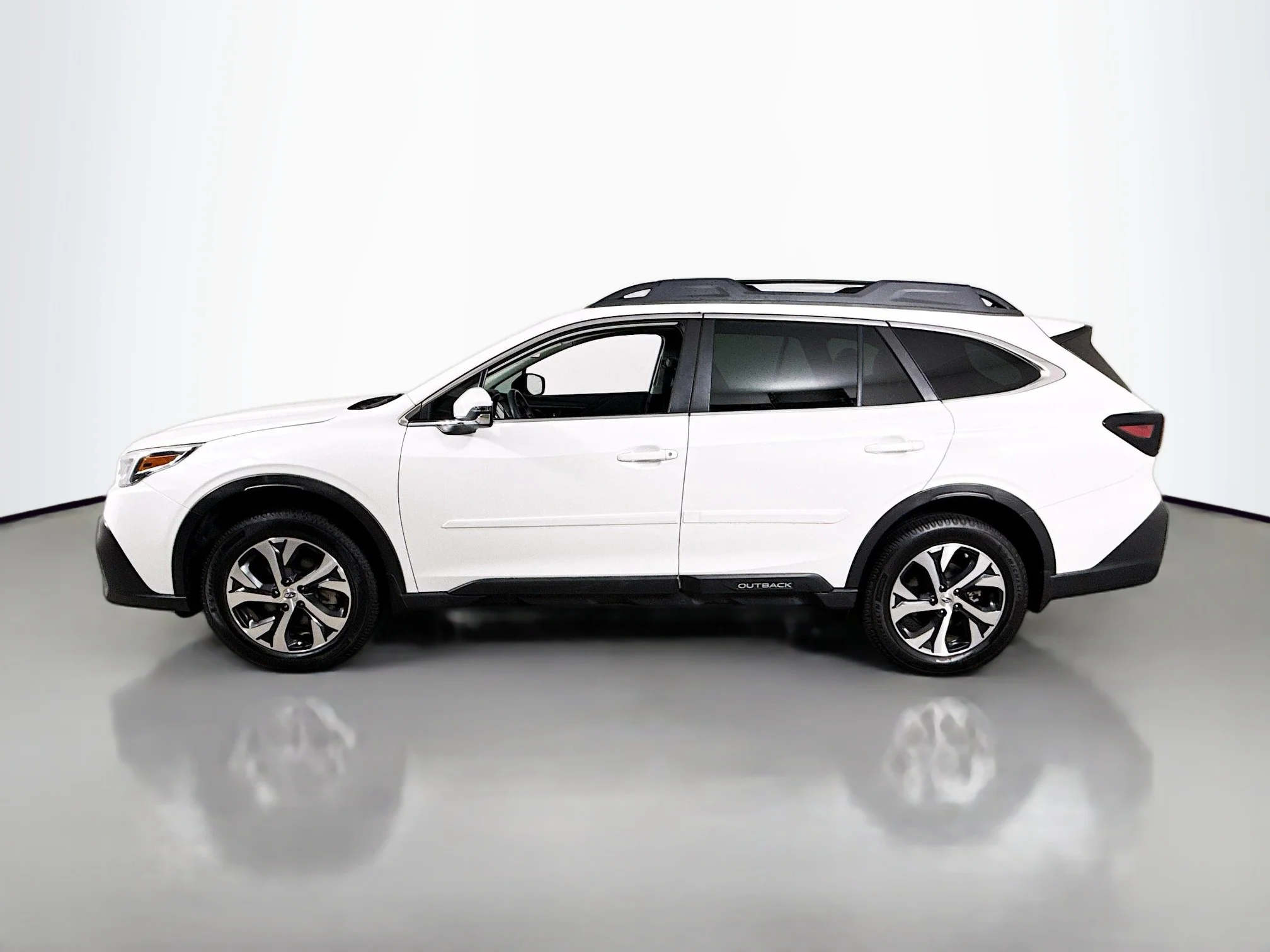 Used 2020 Crystal White Pearl Subaru Limited XT image 4
