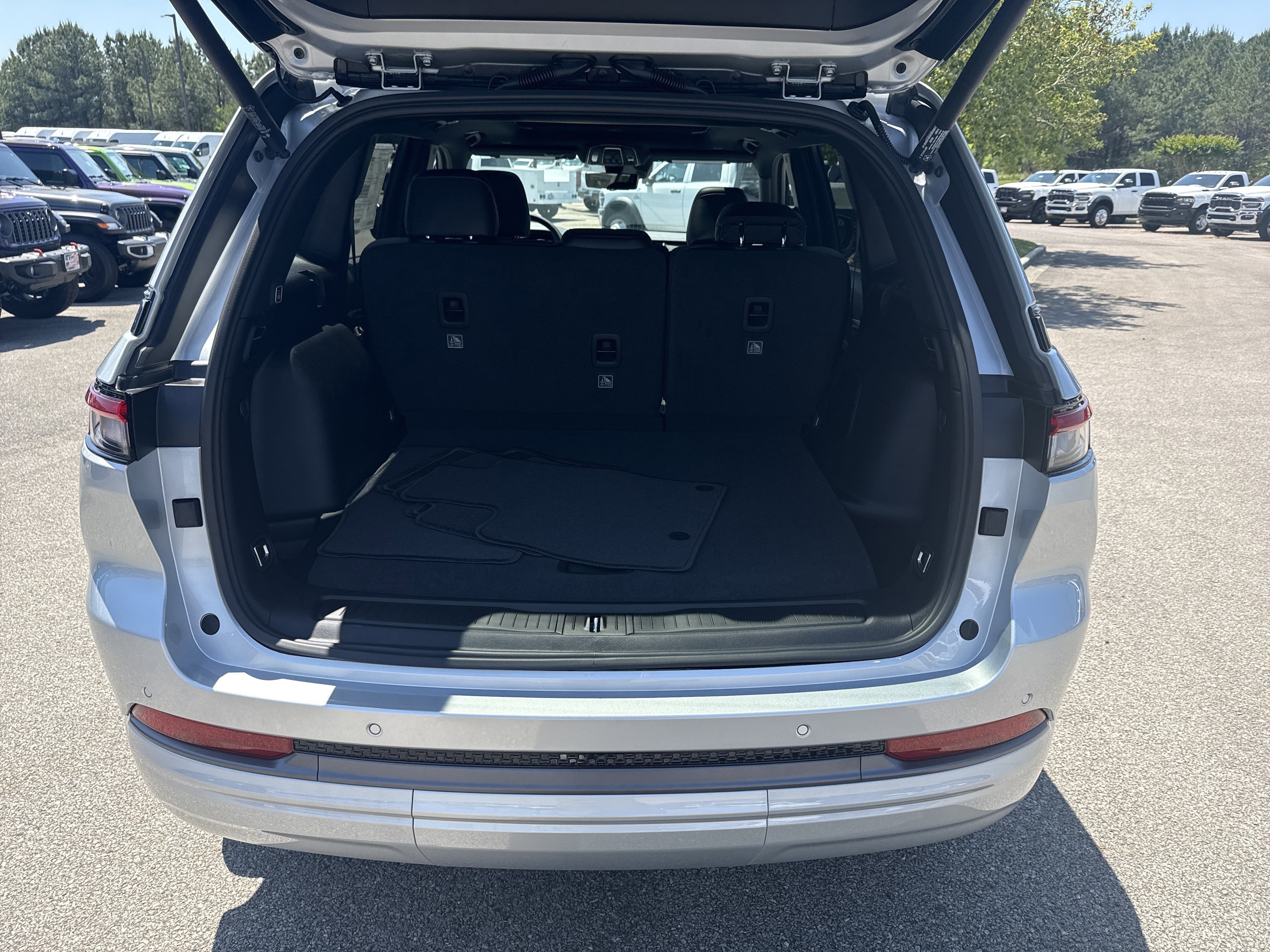 New 2026 Silver Zynith Jeep Limited Reserve image 20