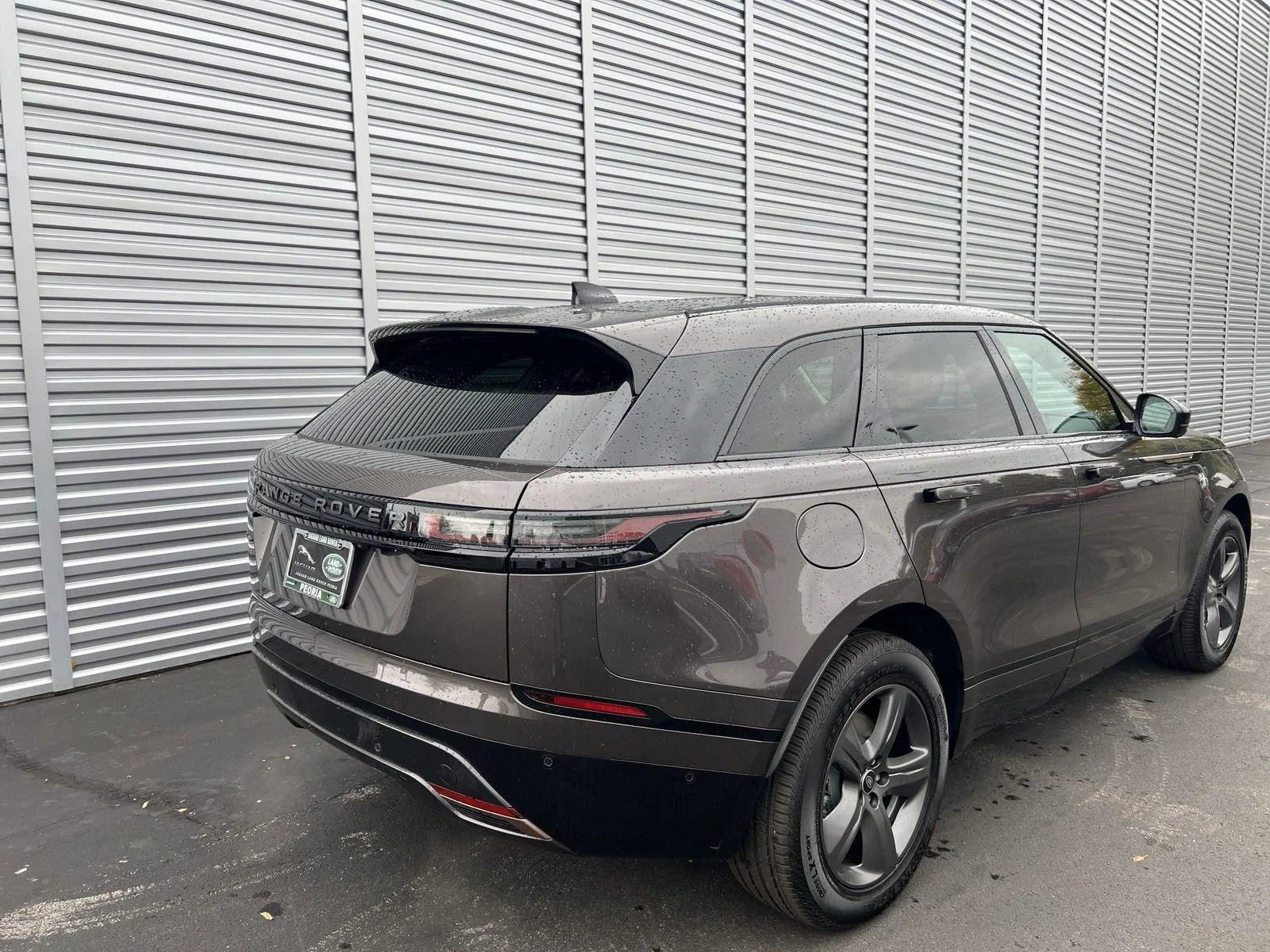 New 2025 Charente Grey Premium Metallic Land Rover Dynamic SE image 5