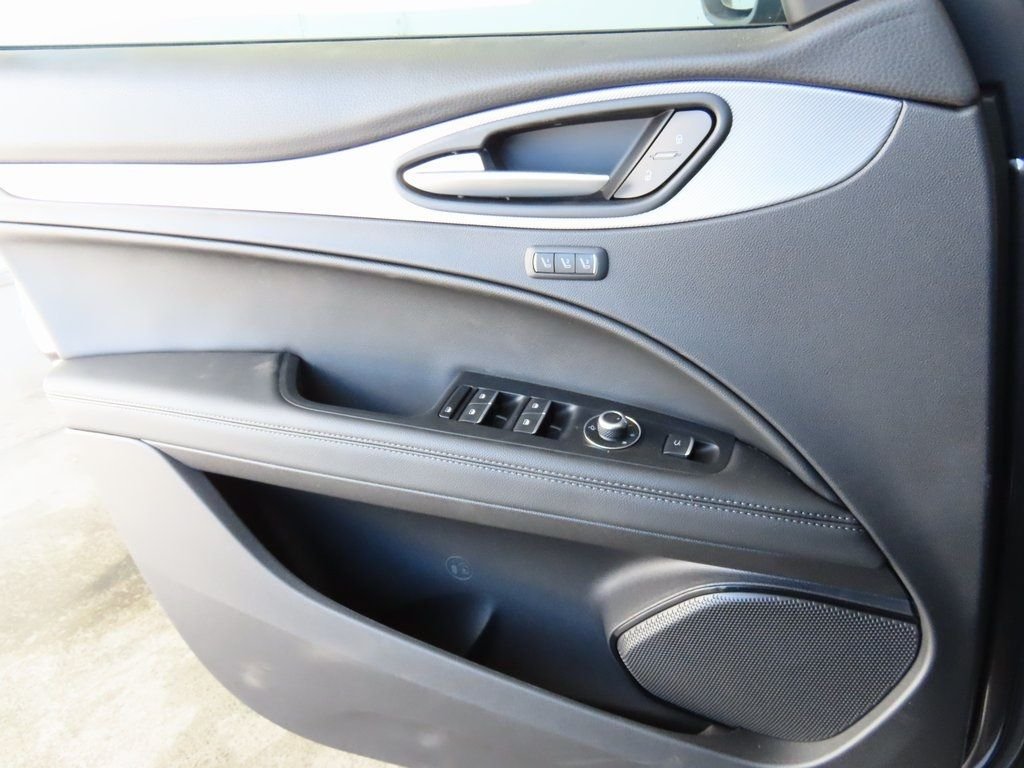 2025 Alfa Romeo Stelvio Base - Photo 37