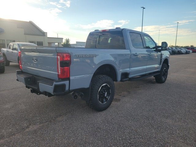 New 2027 Gray Metallic Ford Lariat image 30