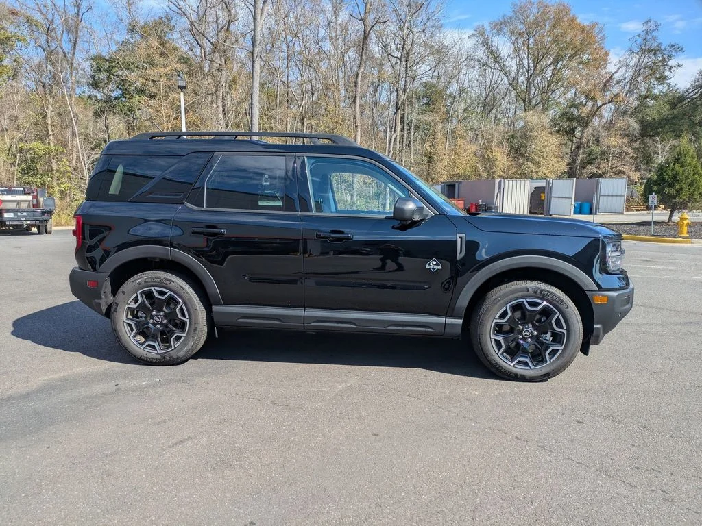 New 2025 Shadow Black Ford Outer Banks image 3
