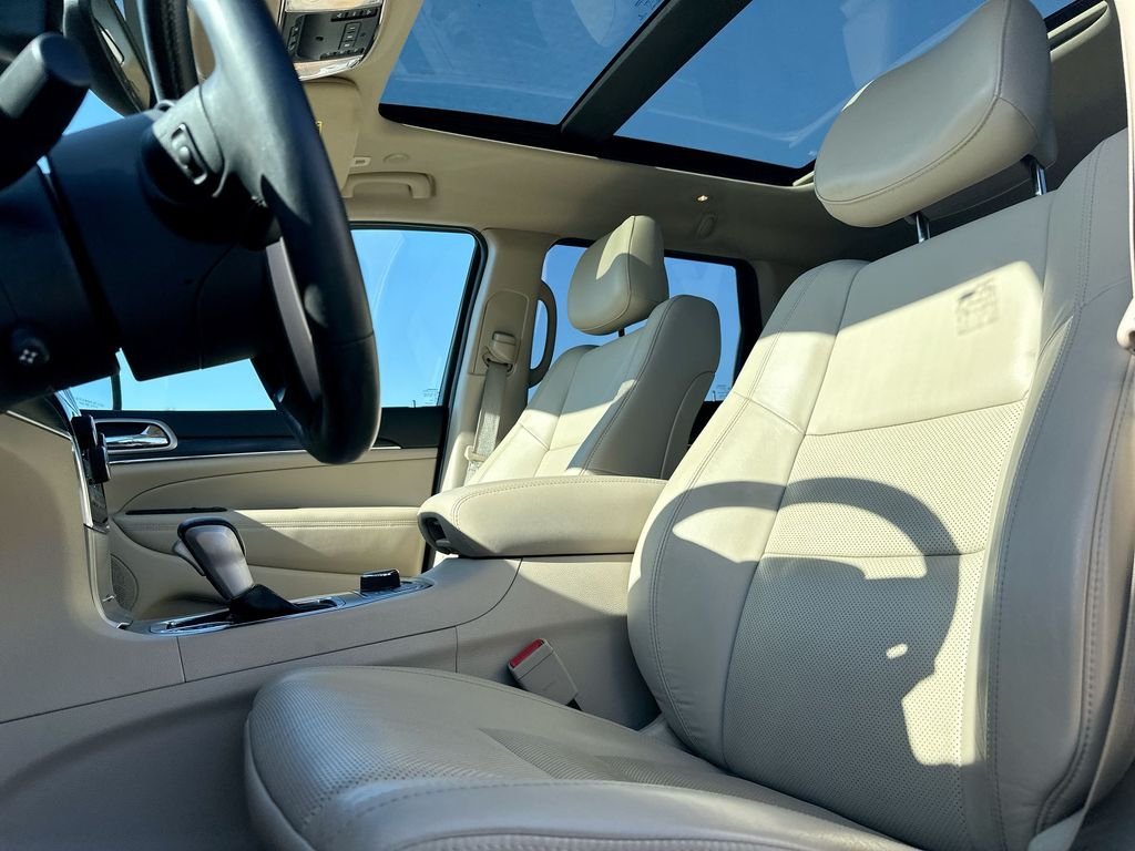 Used 2020 White Jeep Limited image 8