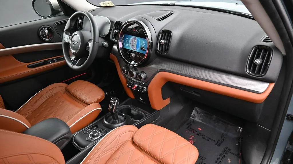 Used 2024 Green MINI Signature image 11
