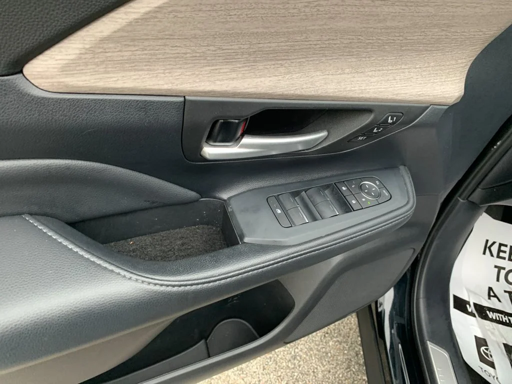 Used 2025 Black Toyota Platinum image 13