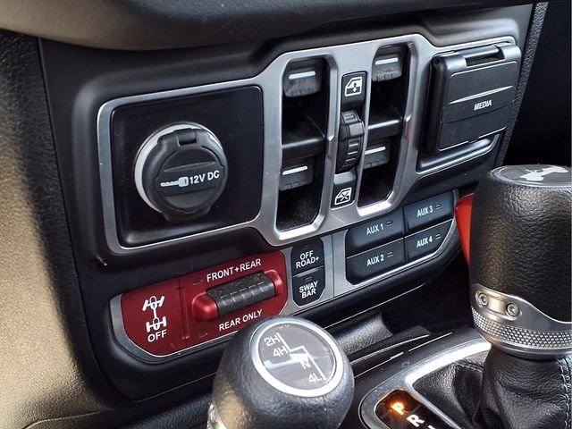 Used 2025  Jeep Rubicon image 9