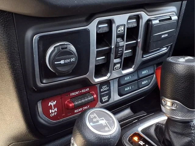 Used 2025  Jeep Rubicon image 9