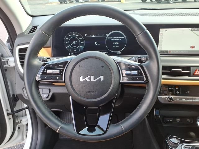 Used 2024 Snow White Pearl Kia EX image 19