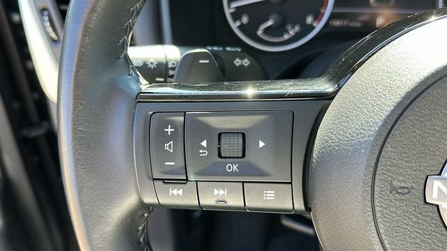 Used 2023 Gray Nissan SV image 13