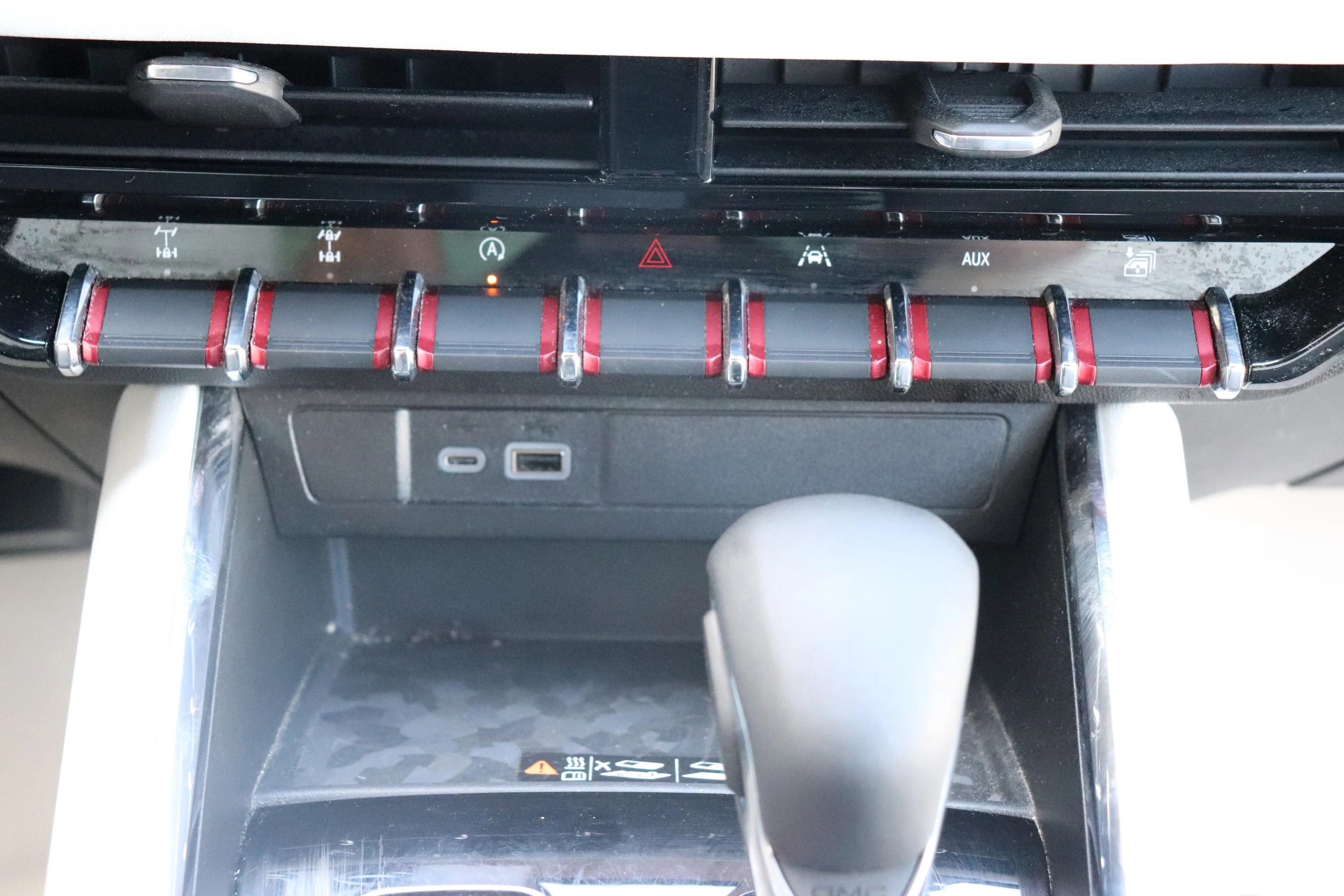 Used 2024 White GMC AT4X image 17
