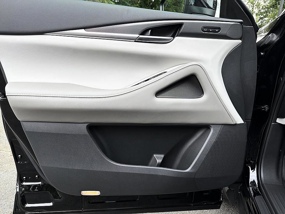 New 2027 Black Obsidian INFINITI PURE image 9