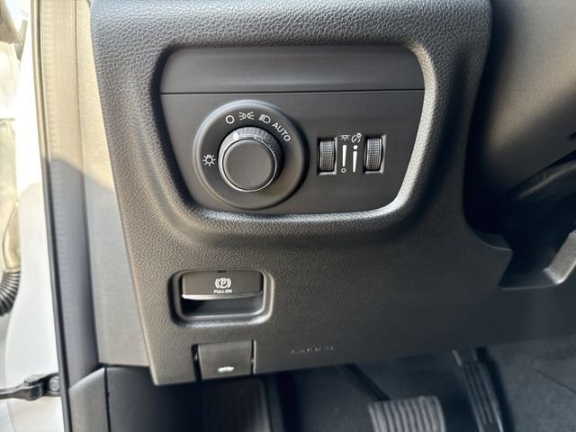 New 2026 White Jeep Altitude image 32