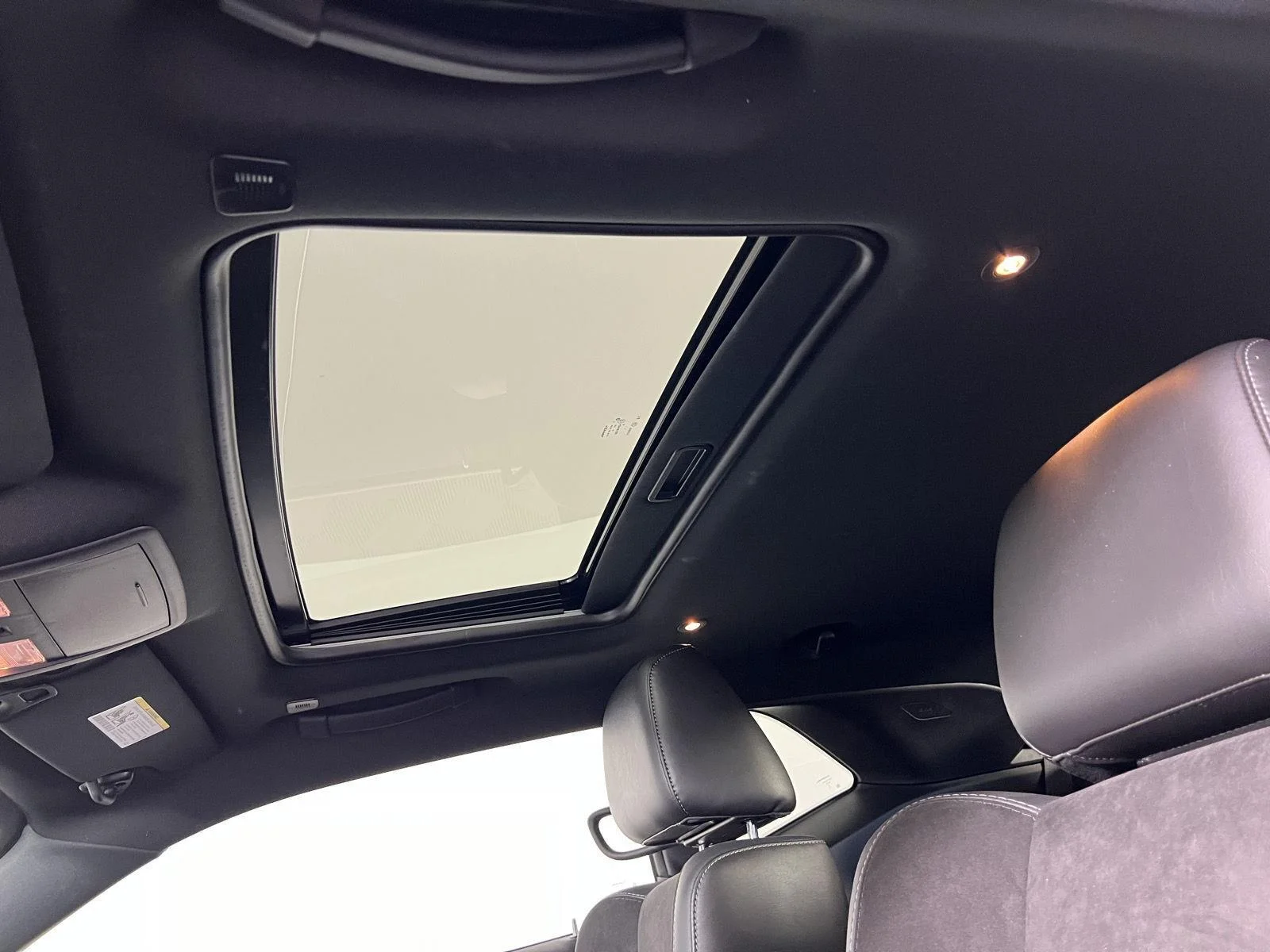 Used 2023 Pitch Black Clearcoat Dodge R/T image 4