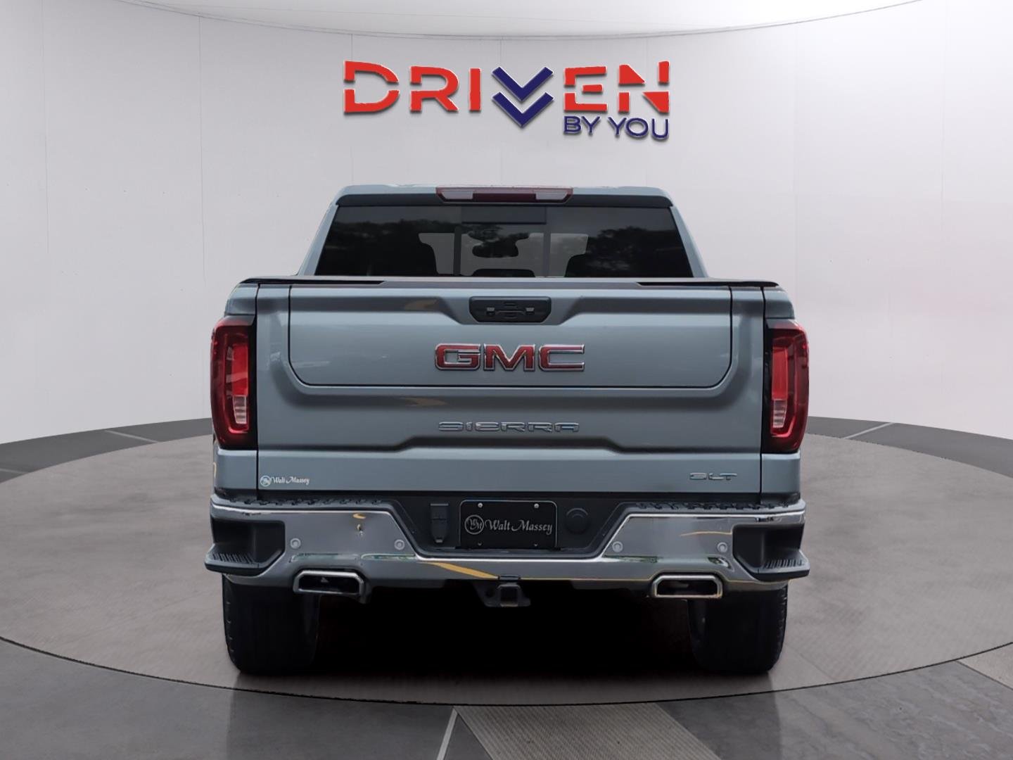 Used 2024 Sterling Metallic GMC SLT image 4