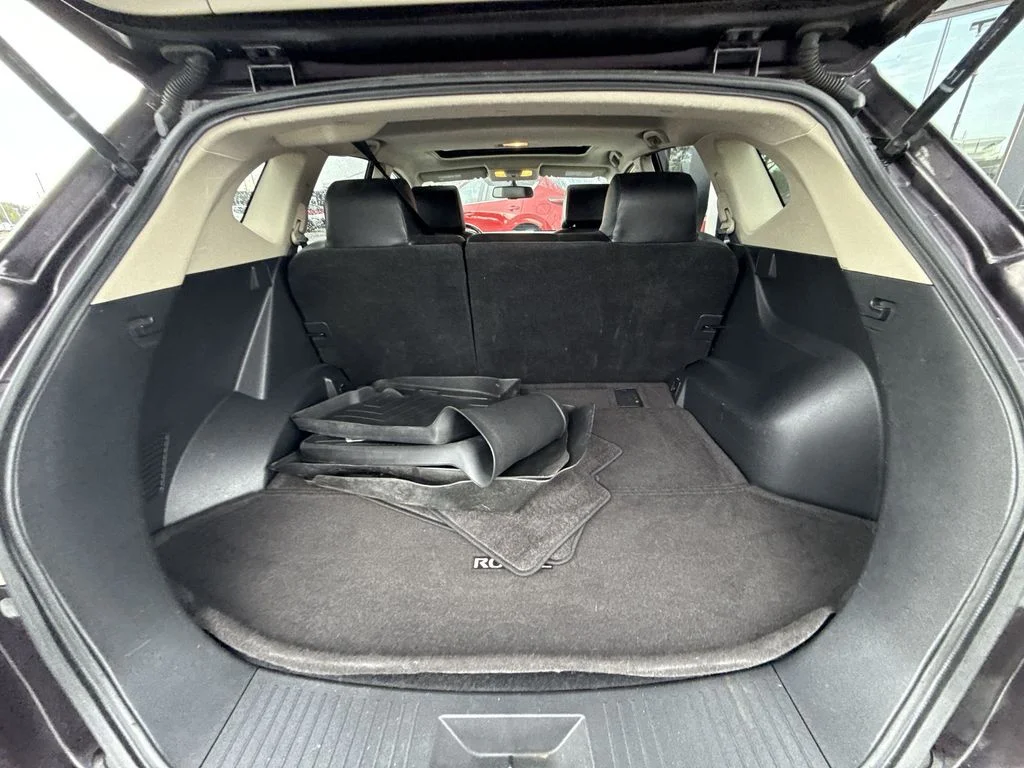 Used 2013 Black Nissan SL image 26