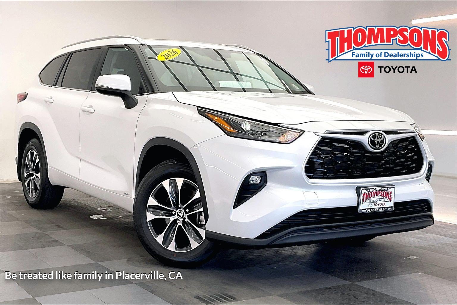 Used 2026 Wind Chill Pearl Toyota XLE image 1