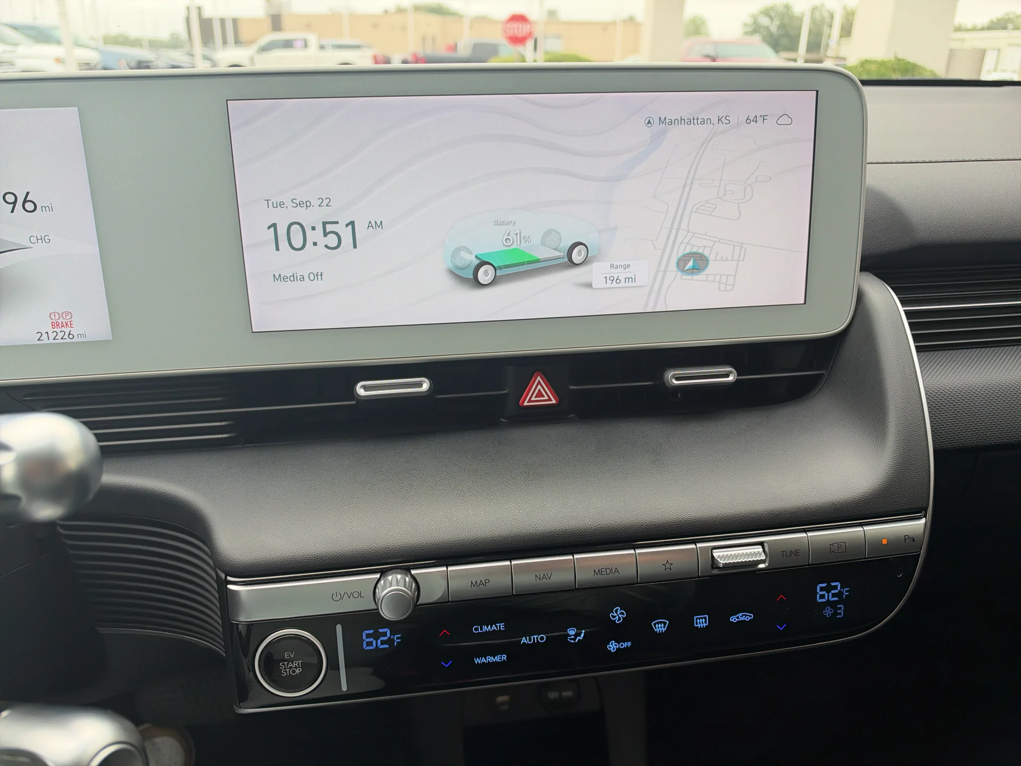 Used 2024 Atlas White Hyundai SEL image 13