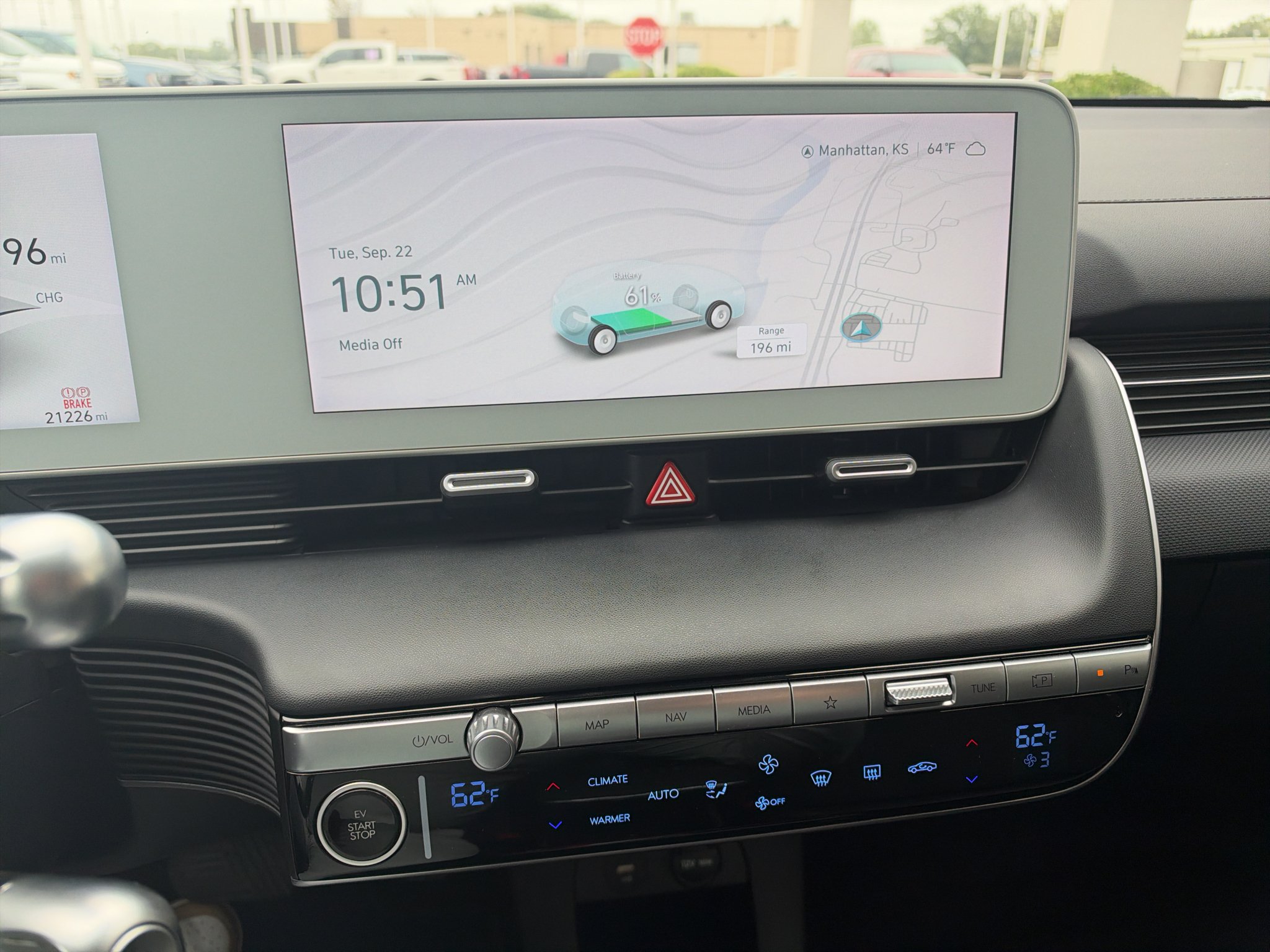Used 2024 Atlas White Hyundai SEL image 13