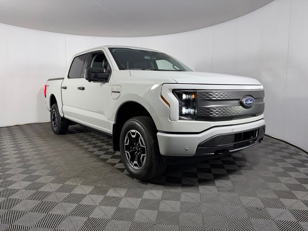 Used 2023 White Ford XLT image 4
