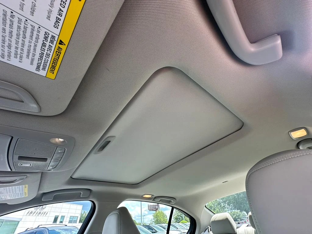 Used 2023 White INFINITI LUXE image 30