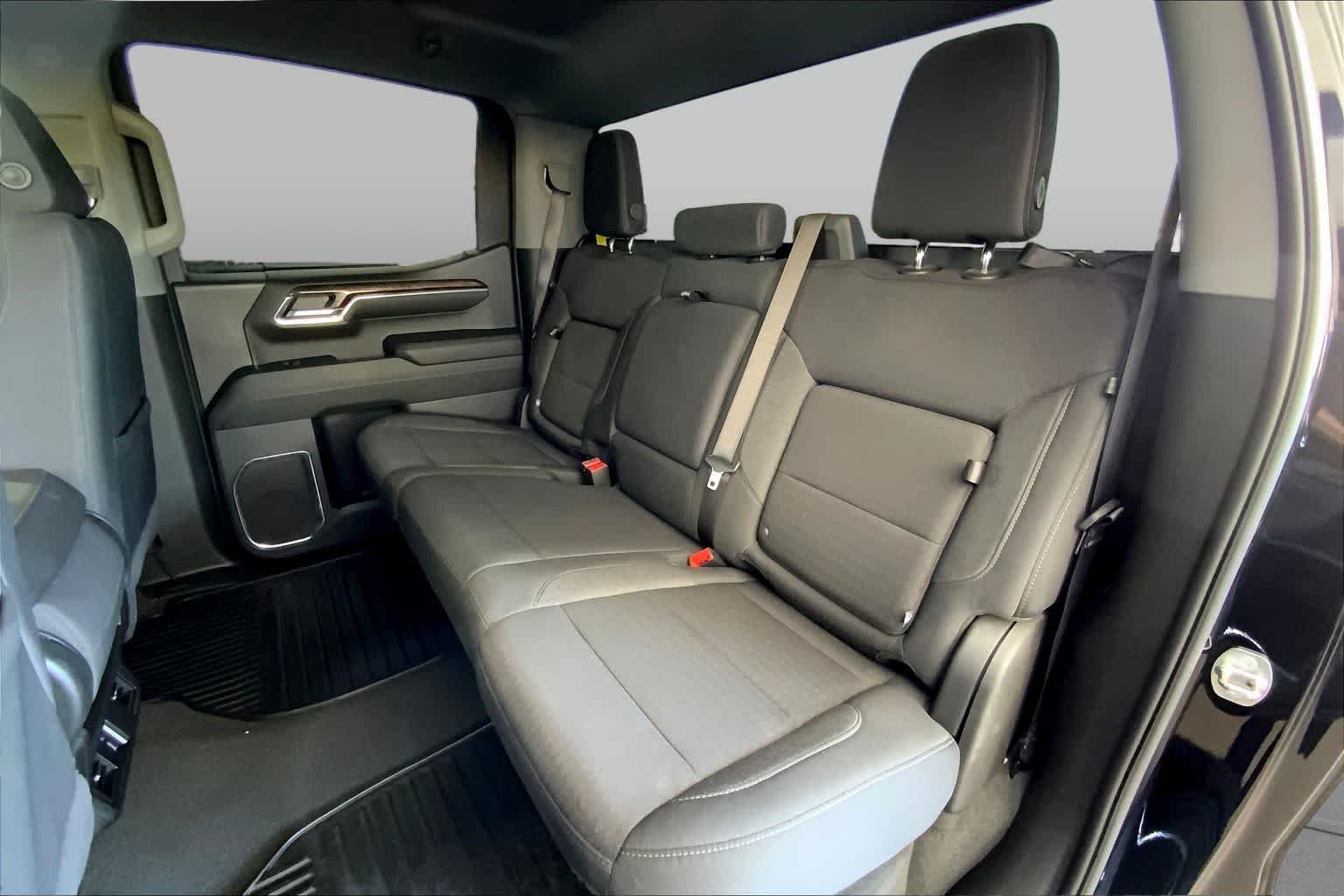 Used 2024 Onyx Black GMC Elevation image 21
